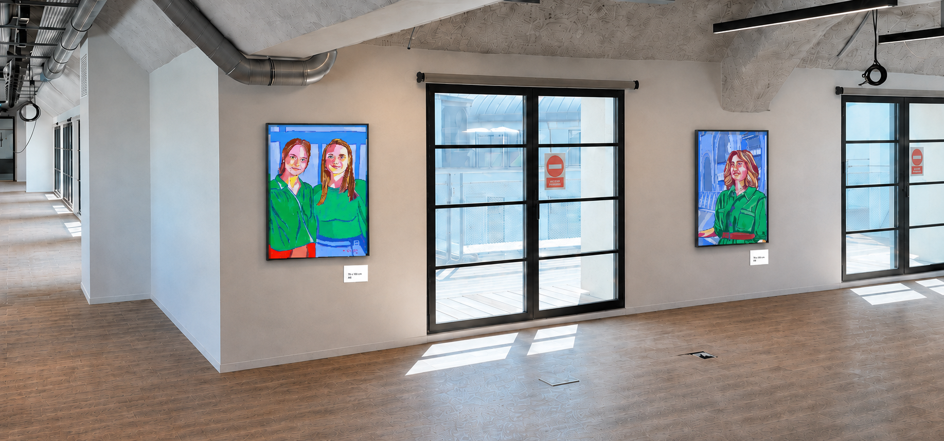 Vue oblique des peintures Businettes et PNY, posées dans la perspective des murs avec leurs cartels A6